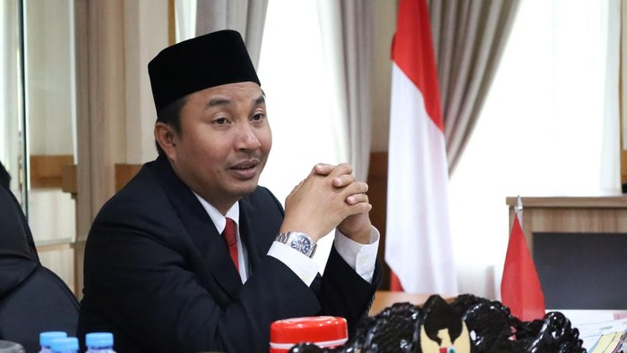 1763207081583-bupati-luwu-utara-andi-abdullah-rahim-1754301261644_169