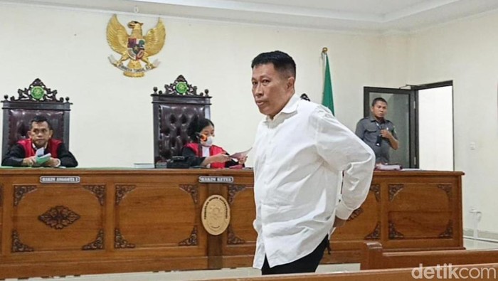 1763272006118-annar-sampetoding-saat-menjalani-sidang-kasus-uang-palsu-di-pn-sungguminasa-gowa-andi-sitti-nurfaisahdetiksulsel-1754034229976_169