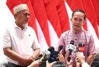 1763293634308-2-guru-luwu-utara-terima-kasih-ke-prabowo-usai-nama-baiknya-dipulihkan-1762993002025_169