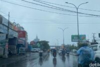 1763315348415-ilustrasi-hujan-di-makassar_169
