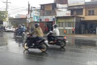 1763359377880-hujan-di-makassar-3_169