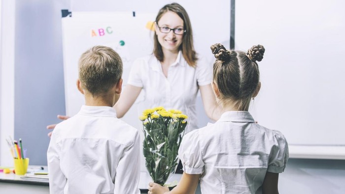 1763401743972-ilustrasi-hadiah-untuk-guru-1763096436553_169