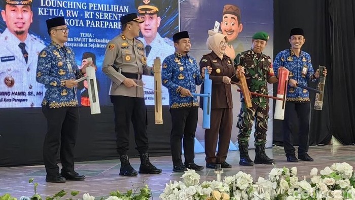 1763402156079-pemkot-parepare-melaunching-pemilihan-ketua-rt-rw-secara-serentak-1763380094469_169