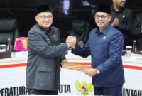 1763445529835-wali-kota-makassar-munafri-arifuddin-bersama-ketua-dprd-makassar-supratman-menandatangani-kua-ppas-apbd-2026-1763431475678_169