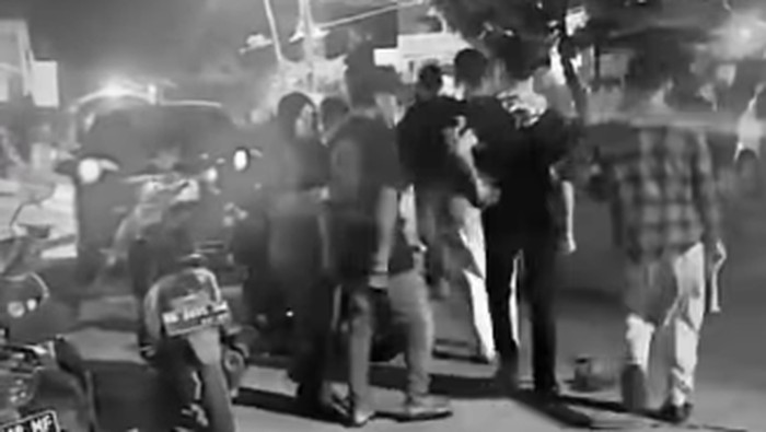 1763445543772-oknum-tni-au-menikam-pria-hingga-tewas-di-sudiang-makassar-1763354281696_169