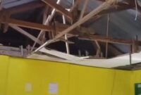 1763464142699-atap-dan-plafon-sdn-156-kalukubodo-di-kabupaten-bulukumba-ambruk-1763096976402_169