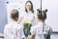 1763485665335-ilustrasi-hadiah-untuk-guru-1763096436553_169