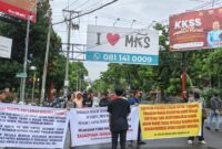 1763528881479-demo-mahasiswa-di-depan-pn-makassar-jelang-putusan-kasus-4-terdakwa-makar-papua-1763521450443_169
