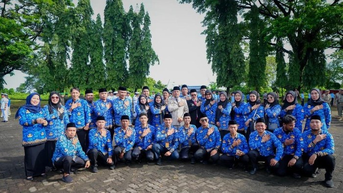 1763723347388-gubernur-sulsel-andi-sudirman-sulaiman-memimpin-upacara-peringatan-hkn-ke-61-2025-1763709914552_169