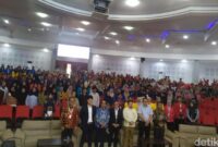 1764220131387-kuliah-umum-unhas-membahas-kedaulatan-pangan-hingga-ai-1764208116140_169