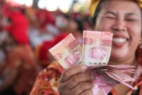 1764306510139-senyum-semringah-buruh-pabrik-rokok-terima-blt-rp-14-juta-dana-hasil-cukai-2_169