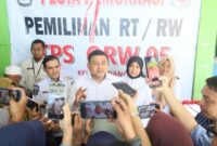 1764781722133-wali-kota-makassar-munafri-arifuddin-meninjau-proses-pemilihan-rtrw-1764760346821_169