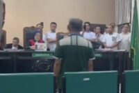 1764932963460-sidang-putusan-kasus-guru-sd-di-kendari-bernama-mansur-yang-diduga-melecehkan-muridnya-1764640374429_169