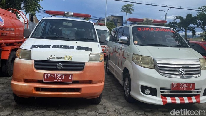 1764932966980-mobil-ambulans-pemkot-parepare-1764920615494_169