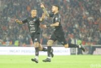 1764932970251-persija-taklukkan-psim-2-0-kemenangan-manis-di-usia-ke-97-1764345074628_169