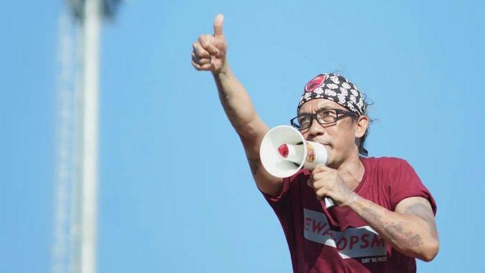 1764997639629-panglima-laj-uki-nugraha-menyampaikan-apresiasi-kepada-manajemen-yang-membawa-psm-makassar-masih-eksis-di-usia-ke-107-tahun_169