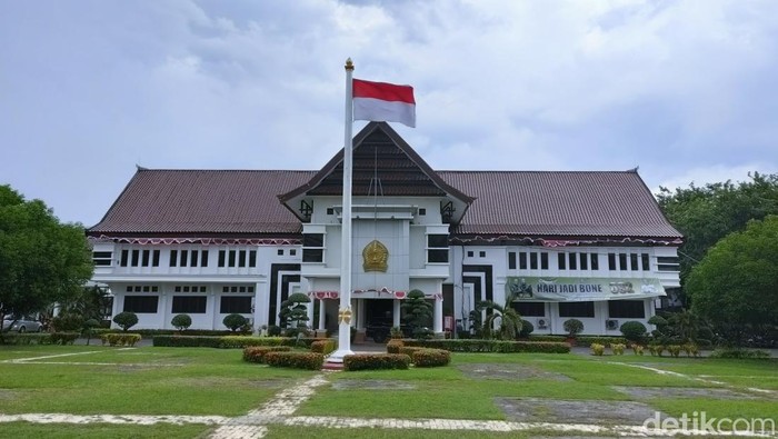 1764997645949-kantor-bupati-bone_169