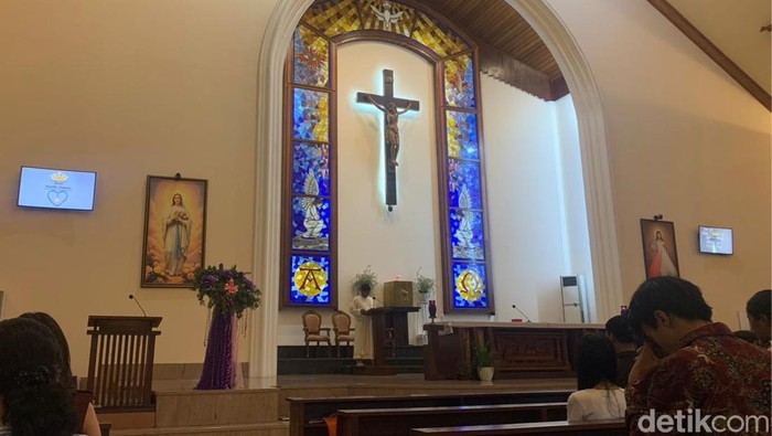 1765062312454-ilustrasi-misa-katolik-1765012073990_169