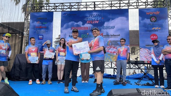 1765084029657-ct-arsa-bersama-airnav-indonesia-berkolaborasi-membantu-korban-bencana-alam-banjir-dan-longsor-di-sumatera-utara-sumatera-bara-1765082452095_169