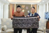 1765084035874-wali-kota-makassar-munafri-arifuddin-bersama-head-of-second-cities-and-network-british-embassy-jakarta-farah-chaudry-1765073667538_169