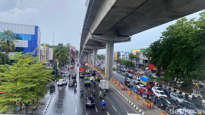 1765127334086-ilustrasi-cuaca-hujan-di-kota-makassar-6_169