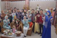 1765213677631-wali-kota-kendari-siska-karina-imran-meminta-dekranasda-merancang-program-yang-berkelanjutan-untuk-memperkuat-industri-kerajin-1765203162702_169