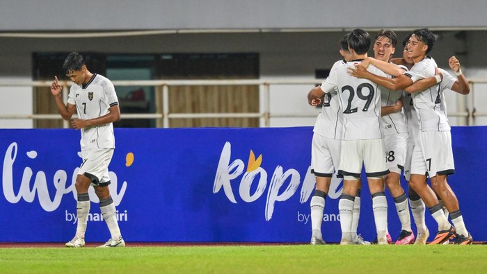 1765256896230-duel-sengit-di-pakansari-garuda-muda-tahan-mali-2-2-1763522346672_169