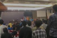 1765278484496-musda-knpi-sulsel-di-makassar-berakhir-ricuh-1765261626402_169