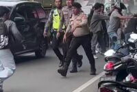 1765278487145-demo-depan-mapolda-sulsel-ricuh-1765273086191_169