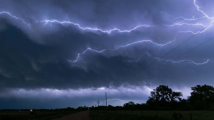 1765278495918-eureka-waspada-cuaca-ekstrem_169