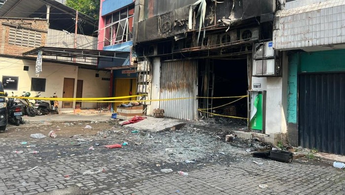 1765364872584-kondisi-terkini-tkp-kebakaran-terra-drone-tewaskan-22-orang-1765332837748_169