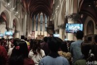 1765386415224-sebanyak-8500-jemaat-umat-katolik-menghadiri-misa-natal-2024-di-gereja-katedral-jakarta-fawdidetikcom_169