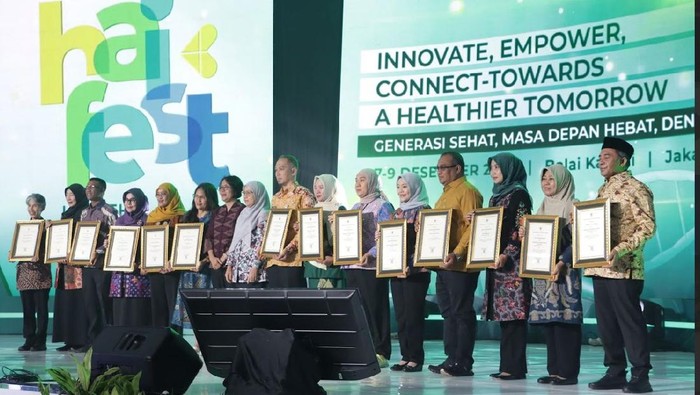 1765429706035-pemprov-sulsel-meraih-penghargaan-cek-kesehatan-gratis-terbaik-2025-1765419527813_169