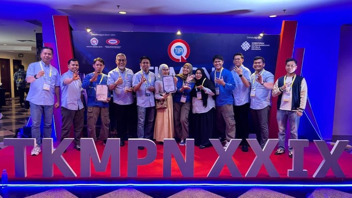 1765451215977-tim-yang-mewakili-kalla-dalam-temu-karya-mutu-dan-produktivitas-nasional-tkmpn-xxix-di-harmoni-one-convention-centre-batam-pad-1765443214576_169