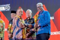 1765451223957-bupati-mimika-johannes-rettob-menerima-penghargaan-iga-2025-dari-kemendagri-1765438847149_169