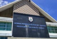 1765472833751-gedung-dprd-sulbar_169