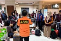 1765472837904-gubernur-sulsel-andi-sudirman-sulaiman-memimpin-penyaluran-bantuan-ke-lokasi-bencana-di-aceh-tamiang-1765444233272_169