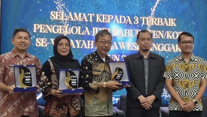 1765537714287-pemkot-kendari-masuk-tiga-besar-pengelolaan-jdih-terbaik-se-sultra-1765525496199_169