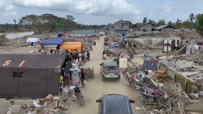 1765537719480-tim-medis-umi-memberikan-pelayanan-kesehatan-ke-korban-bencana-di-aceh-tamiang-dokumen-istimewa-1765526326828_169