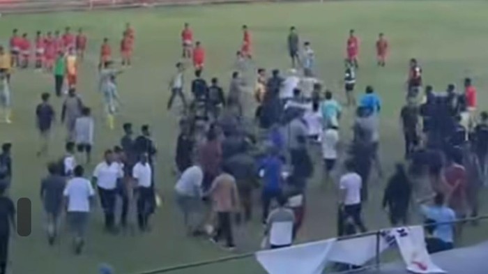 1765559378677-turnamen-sepakbola-bupati-cup-di-pasangkayu-berakhir-ricuh-1765539949112_169