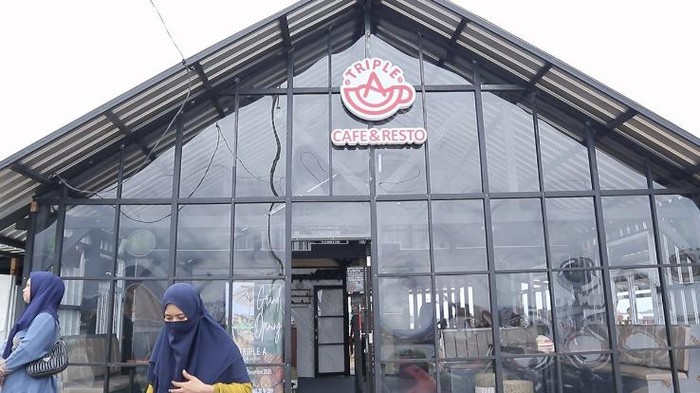 1765602411043-kafe-viral-di-palopo-karena-menunya-pakai-nama-kelamin-1765546405026_169