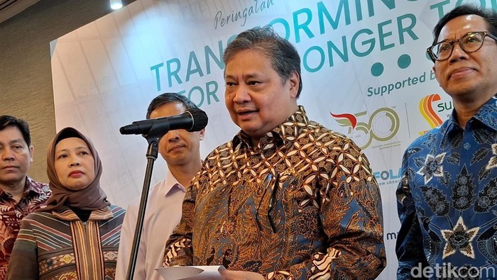 1765624023724-menteri-koordinator-bidang-perekonomian-airlangga-hartarto-1765514284717_169