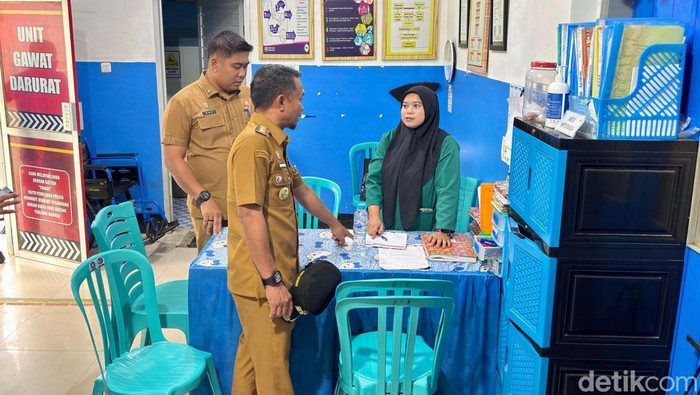 1765645632248-bupati-bone-andi-asman-sulaiman-sidak-di-puskesmas-cina-1765271446096_169