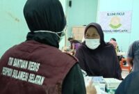 1765688792940-tim-medis-pemprov-sulsel-memberikan-pelayanan-kesehatan-kepada-korban-bencana-di-aceh-tamiang-1765680992177_169