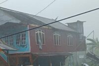 1765710477167-angin-puting-beliung-menerjang-sejumlah-rumah-warga-di-desa-pancana-kabupaten-barru-1765702333500_169