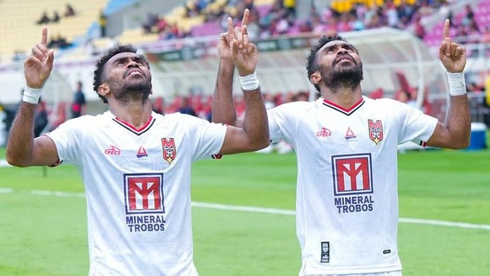 1765732067587-yance-dan-yakob-sayuri-1747461987120_169