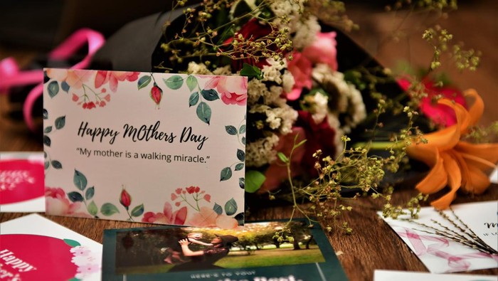 1765732069935-ilustrasi-kartu-ucapan-hari-ibu_169