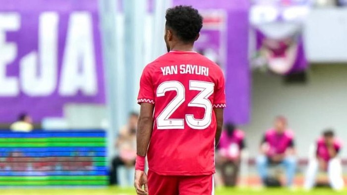 1765732073141-pemain-malut-united-yance-sayuri-1765715509579_169