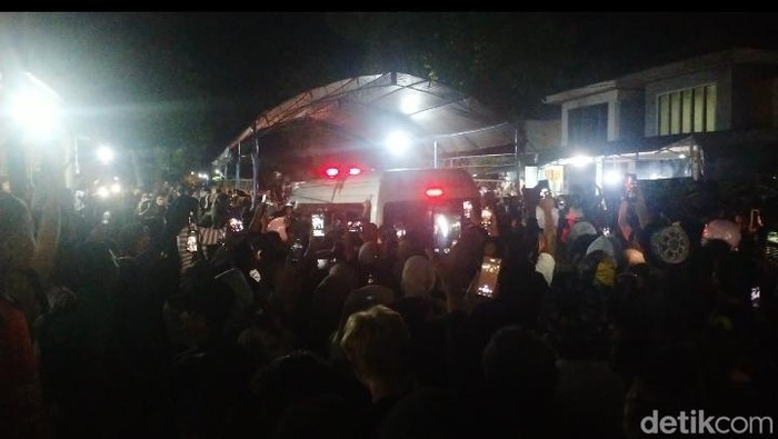 1765818589114-awhin-sanjaya-1765811876348_169