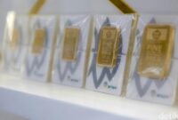 1765861752488-harga-emas-terjun-bebas-pasar-cikini-langsung-diserbu-pembeli-1761123863171_169